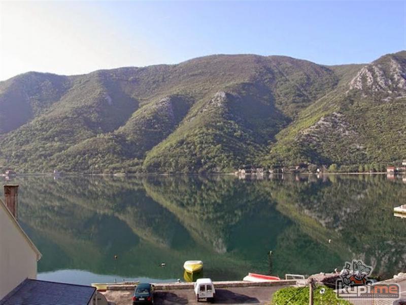 Kotor, Lipci – kamena kuća 150m2, 50m od mora