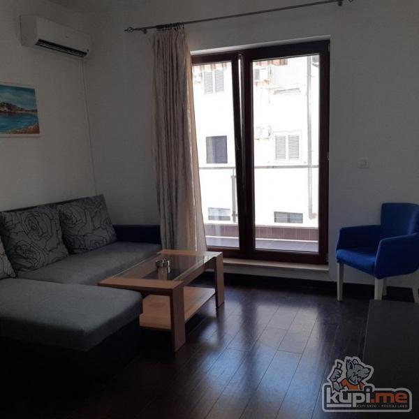 Jednsoban stan kod Texnomaxa, centar, Budva