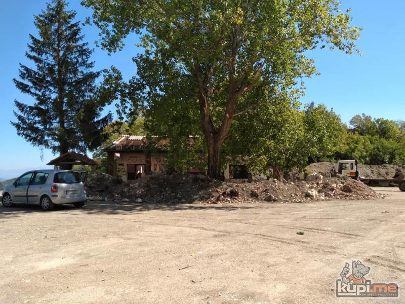 Prodajem plac 2800m2 sa objektom koji je 103m2