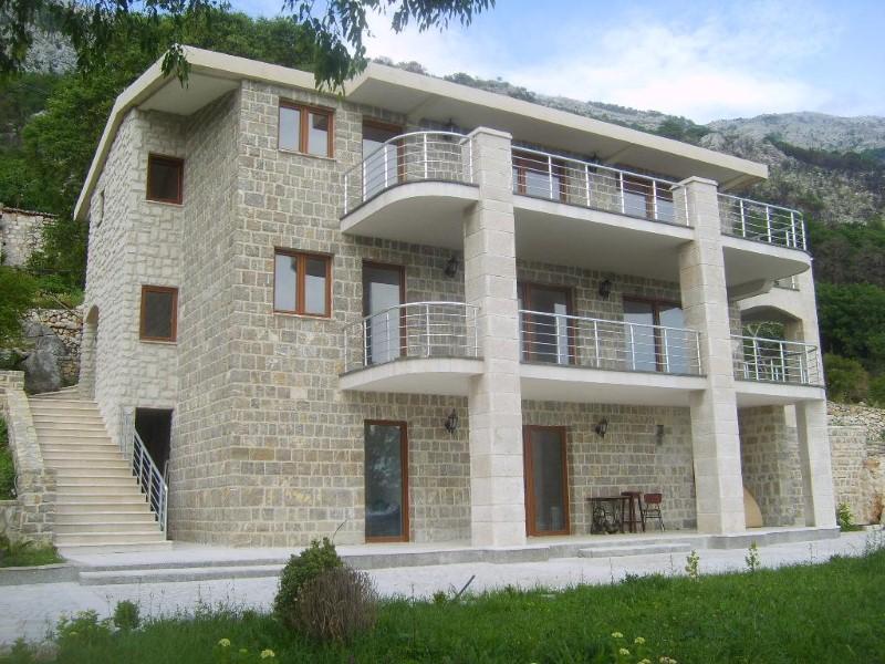 Budva, Buljarica – Lux vila 460m², na placu od 30.000m²
