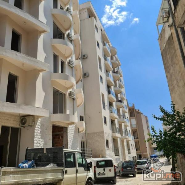 Manji jednosoban stan u novogradnji, Budva