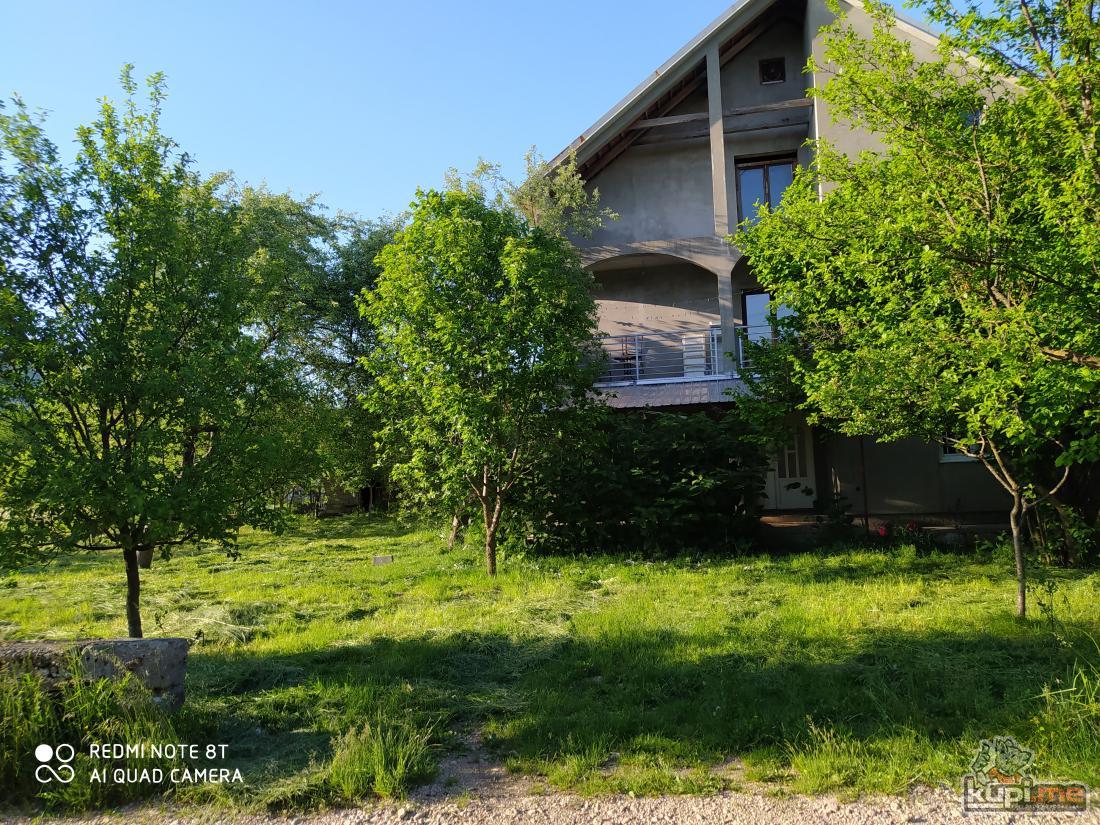 Prodajem zemljiste 2000m², kuca u izgradnji