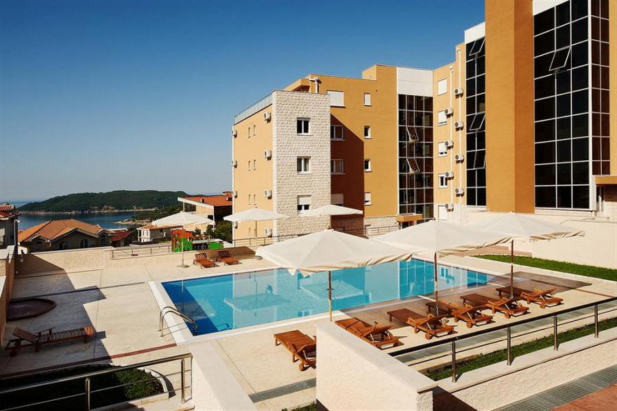 Budva, Bečići - Penthaus apartman 244m2, u kompleksu sa bazenom