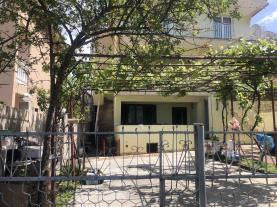 Prodajem kuću u Baru