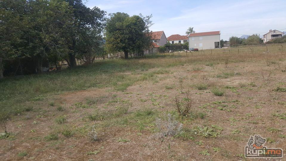 URBANIZOVAN PLAC NA PRODAJU 600m2