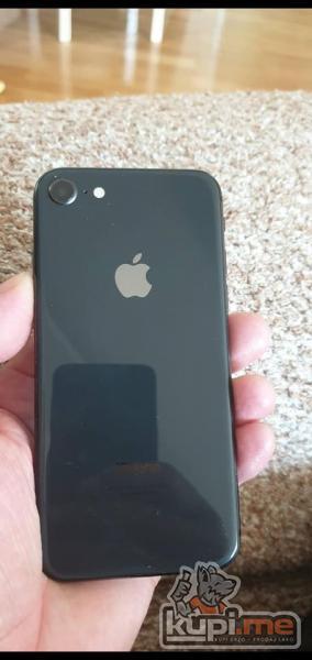 Prodajem iPhone 8
