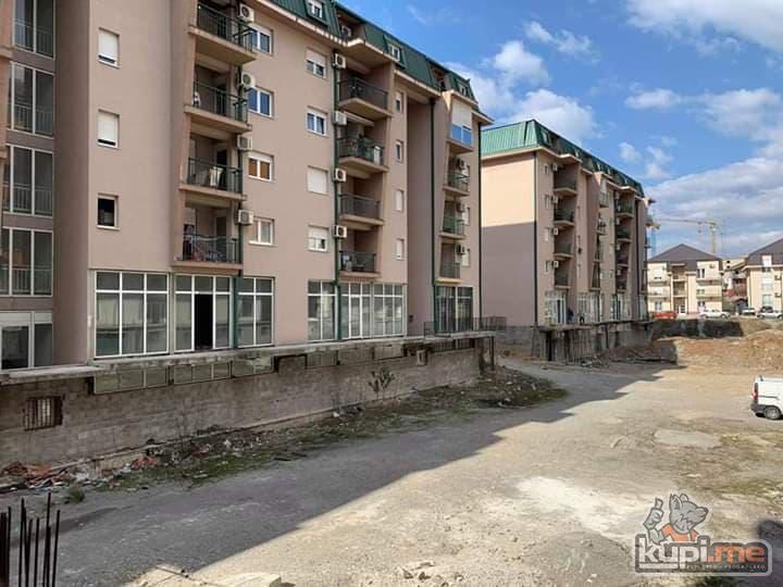 Prodajem poslovni prostor, iza Delte