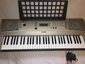 Prodajem klavijaturu Yamaha PSR-E313
