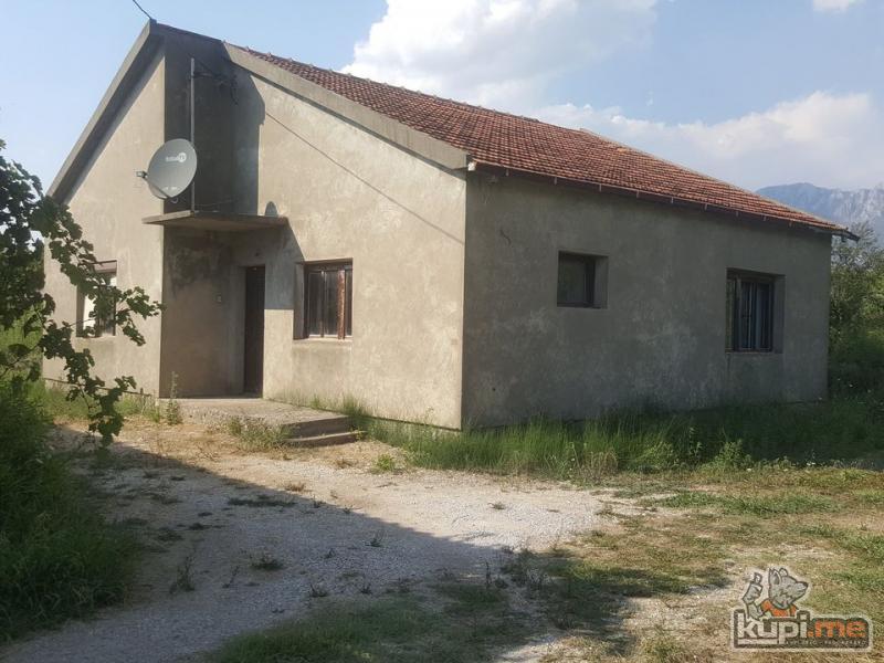 URBANIZOVAN PLAC 1,100m SA KUCOM - SIRI CENTAR BARA