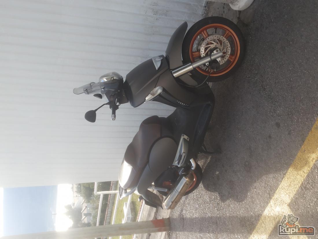 Prodaje se Aprilia Scarabeo 500